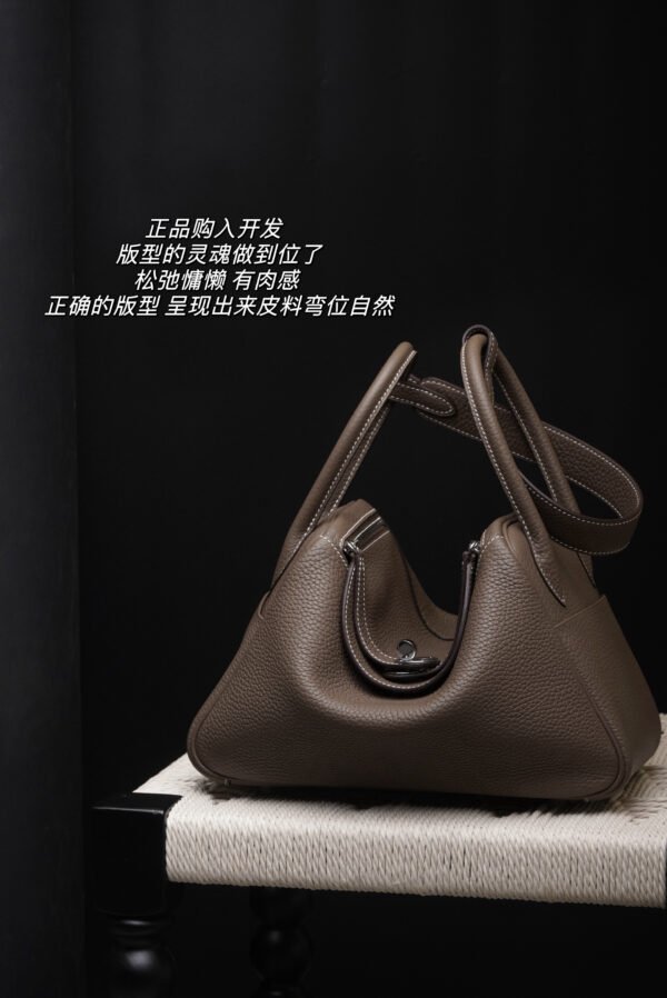 Hermès Lindy 26 18 Etoupe TC PHW - Image 2