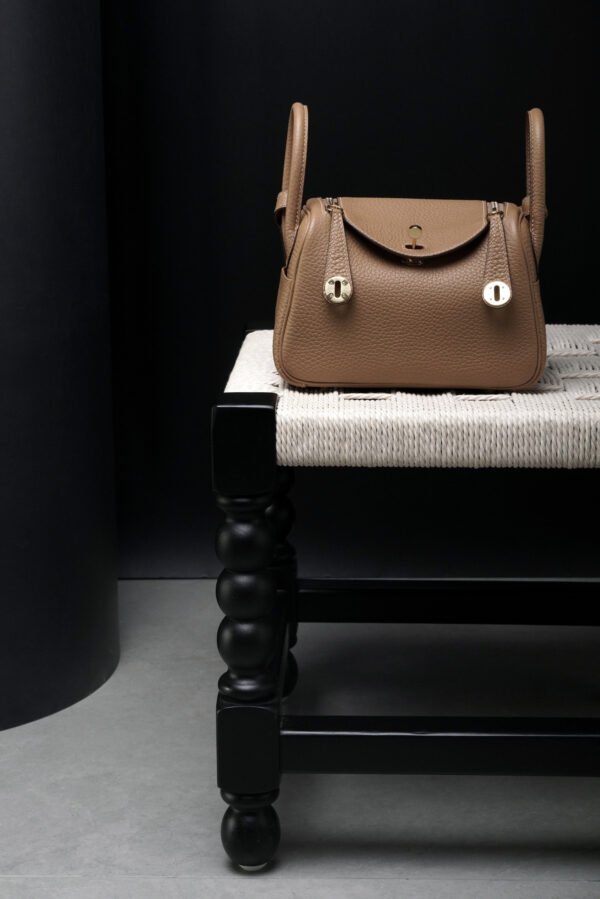 Hermès   Mini Lindy 48 Biscuit TC GHW