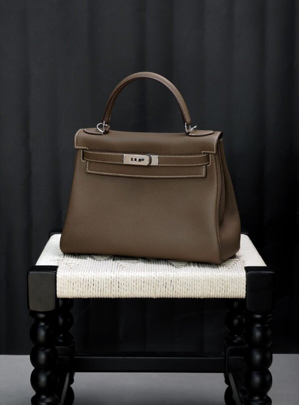 Hermès  Kelly 28 18 Etoupe Togo PHW - Image 3